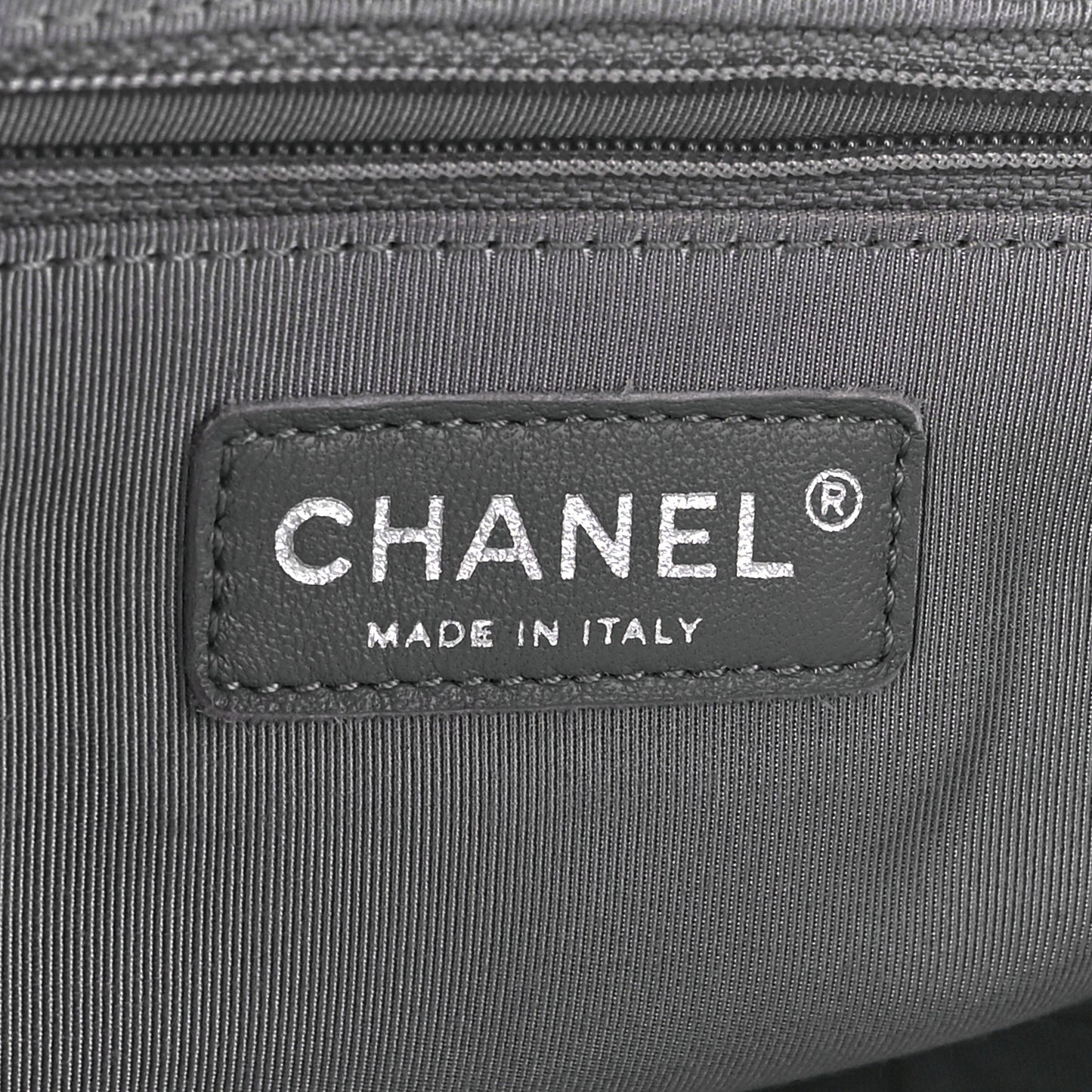 Washed Lambskin Quilted Medium Chain Around Messenger Black