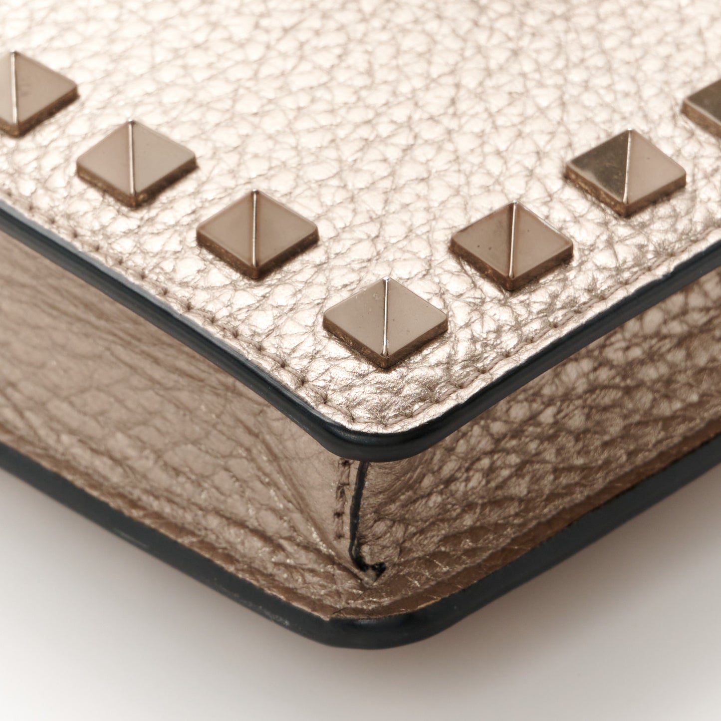 Metallic Pebbled Calfskin Rockstud Phone Case With Chain Sasso
