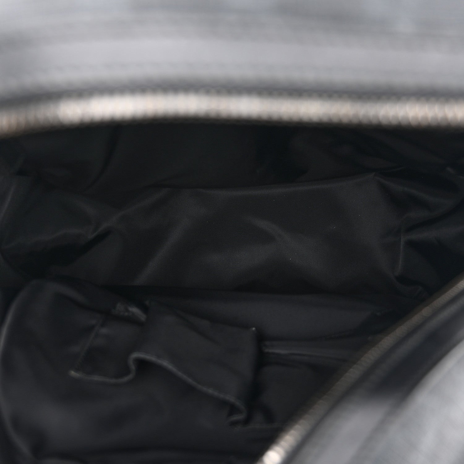 Gucci GG Supreme Monogram Medium Day Backpack Grey Black 5 of 10