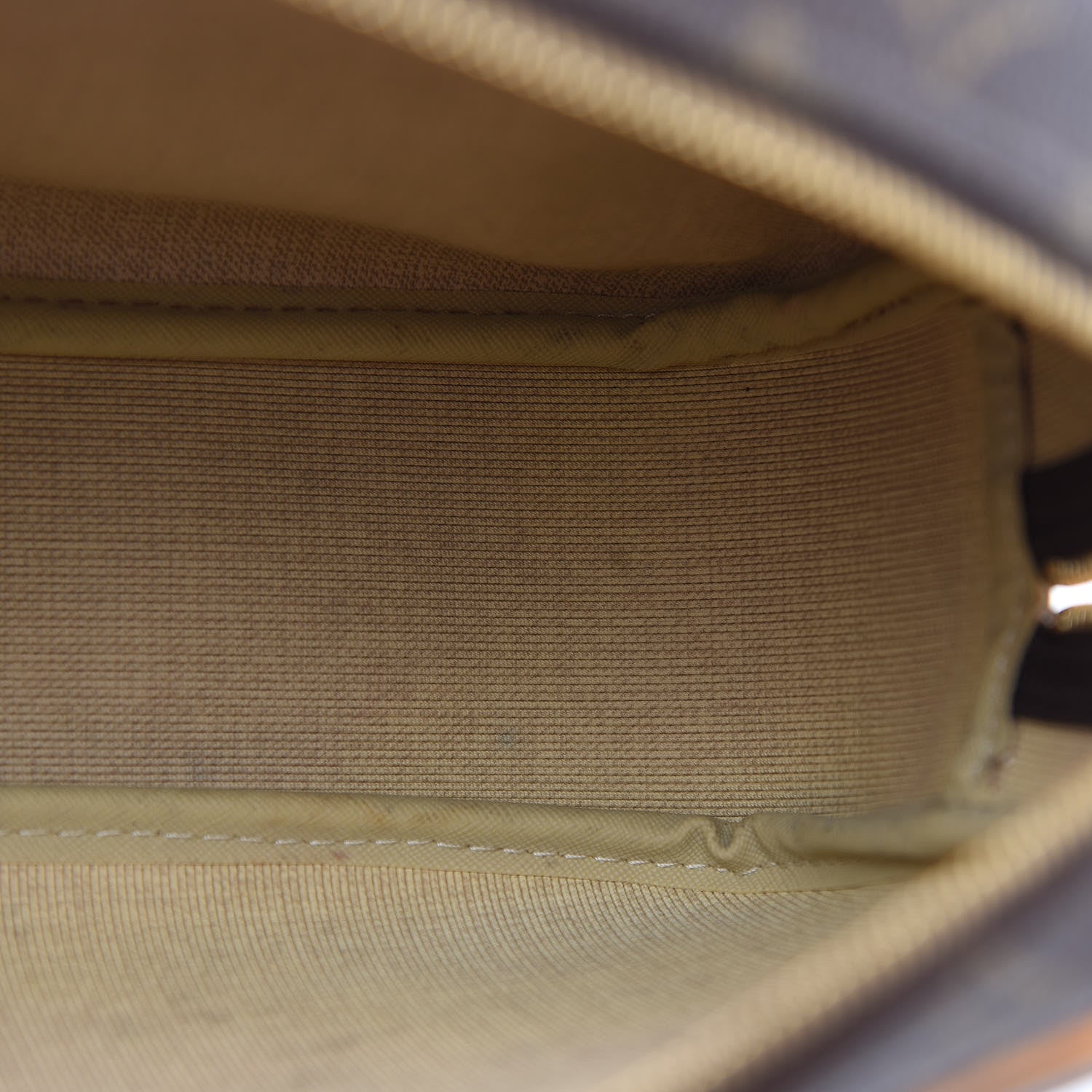 Louis Vuitton Monogram Reporter PM 17 of 17