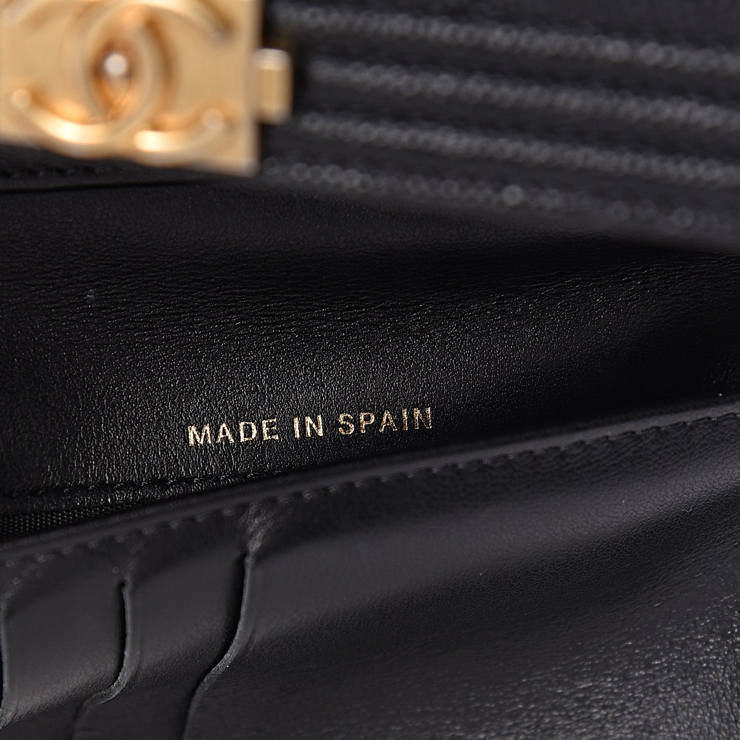 Caviar Quilted Medium Boy Flap Wallet Black