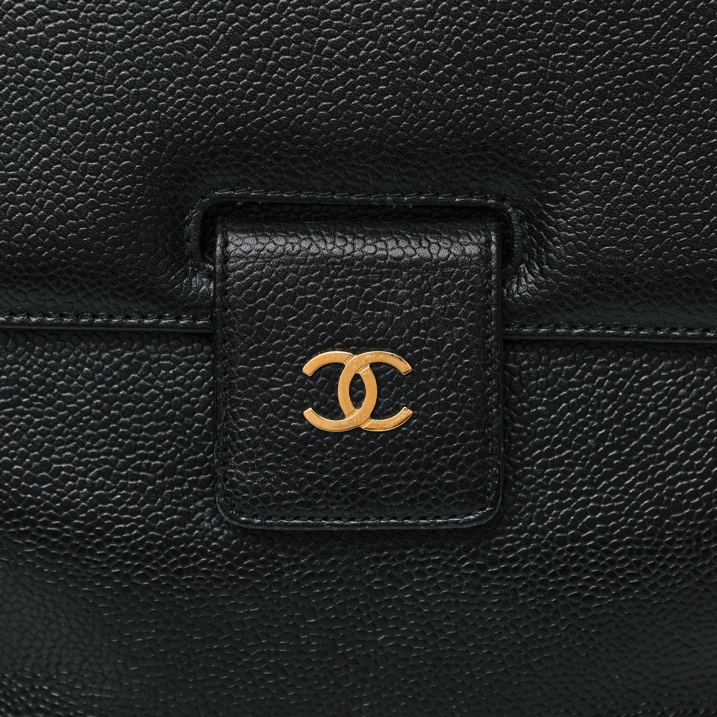 Caviar Medium Shoulder Bag Black