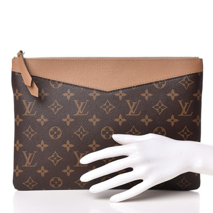Louis Vuitton Monogram Daily Pouch Sesame 2 of 9