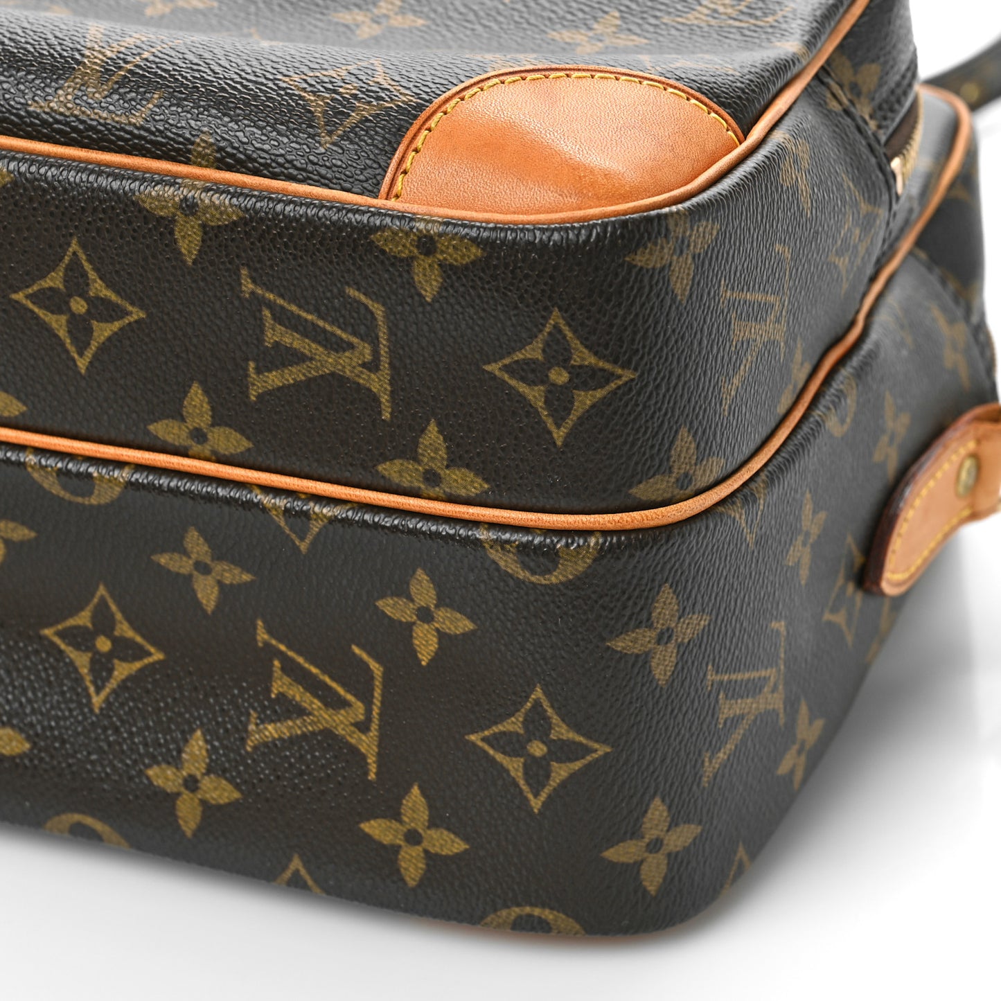 Monogram Nil 28