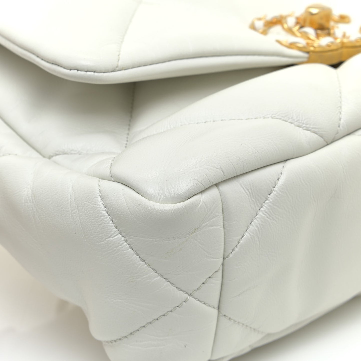 Lambskin Quilted Medium Chanel 19 Flap White
