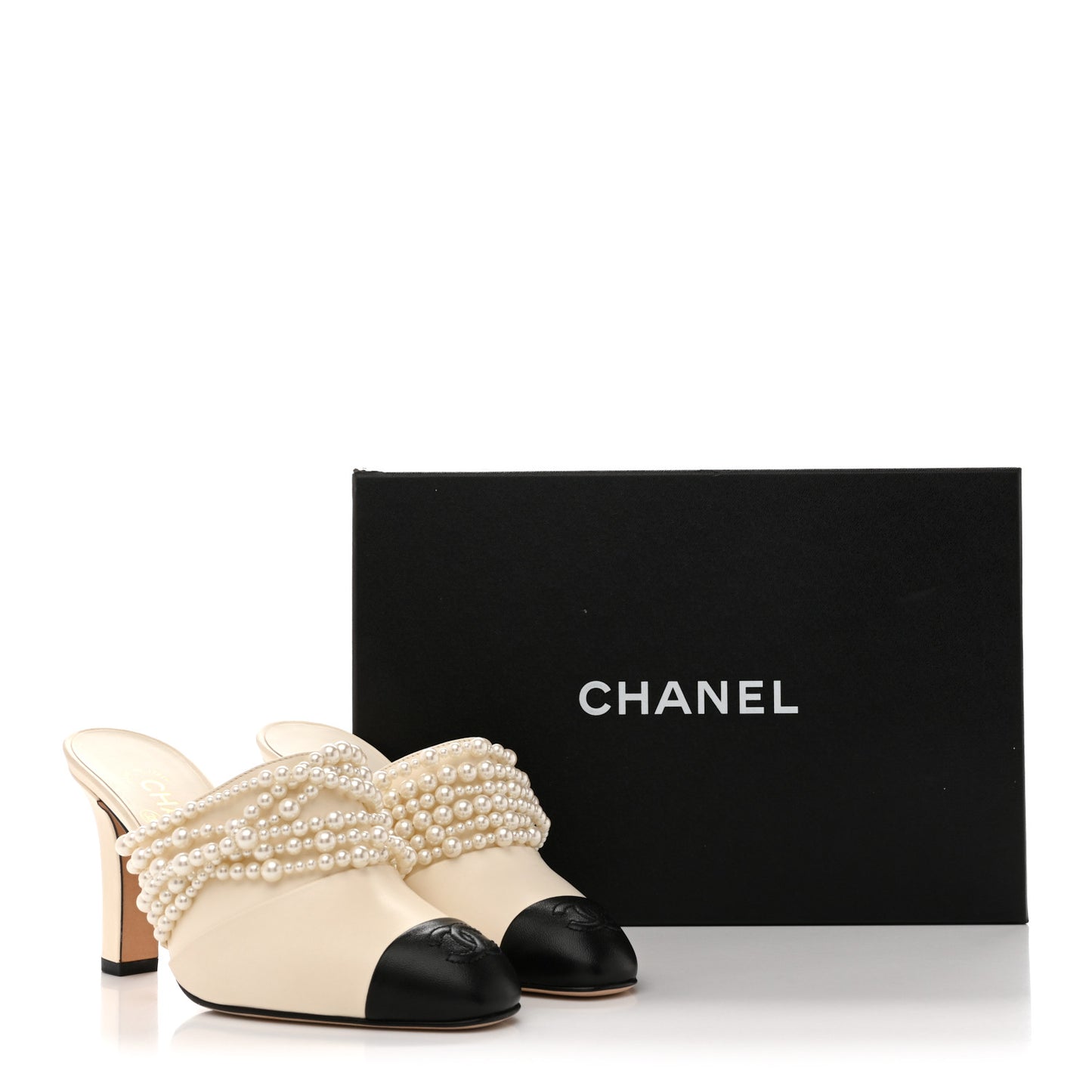 Lambskin Cap Toe CC Pearl Mule 36 Ivory Black