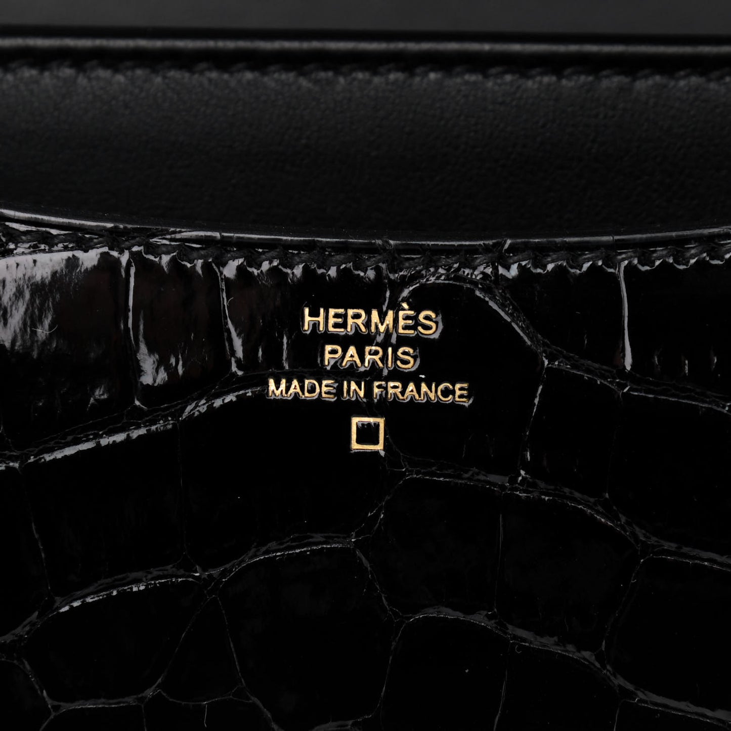 Shiny Alligator Constance 18 Black