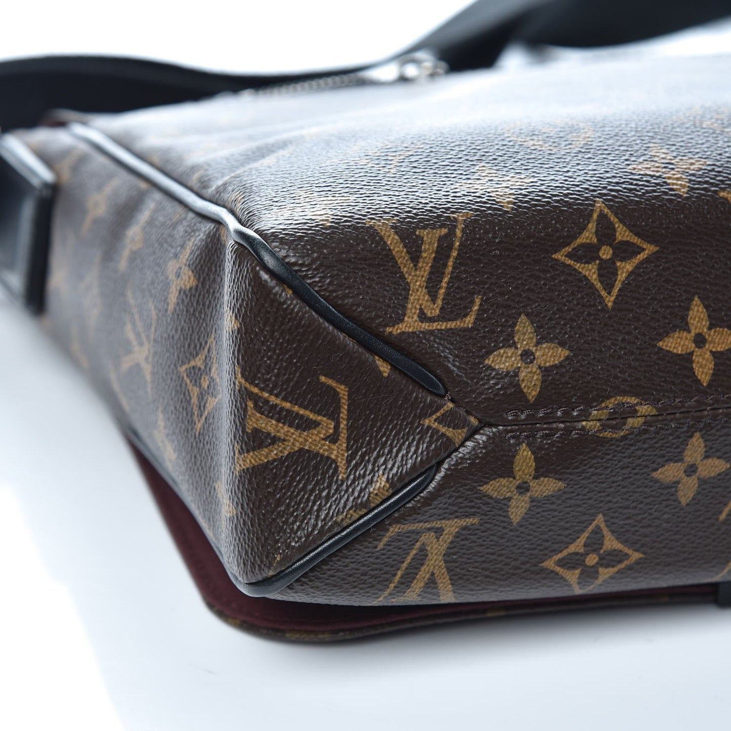 Monogram Macassar District MM
