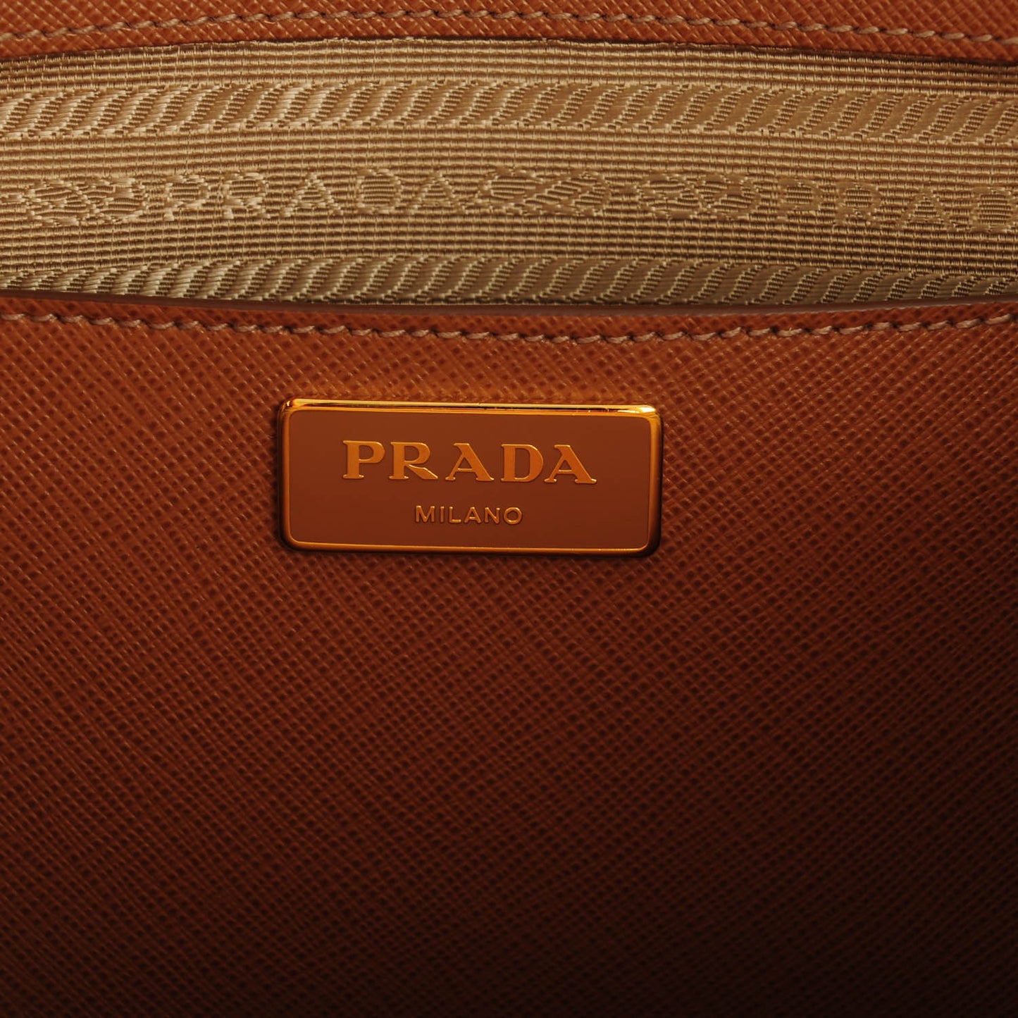 Saffiano Medium Galleria Double Zip Tote Caramel