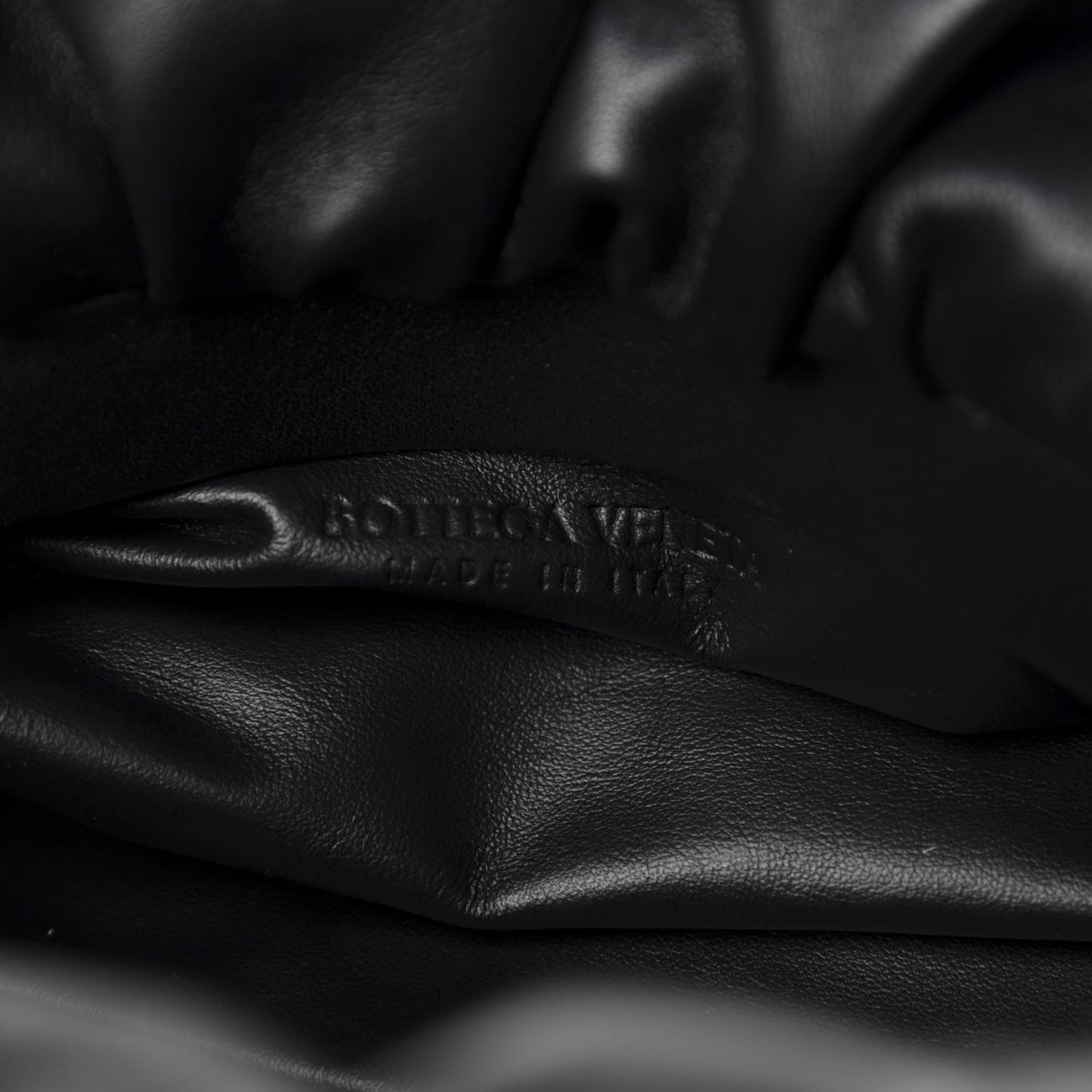 Calfskin The Pouch Chain Black