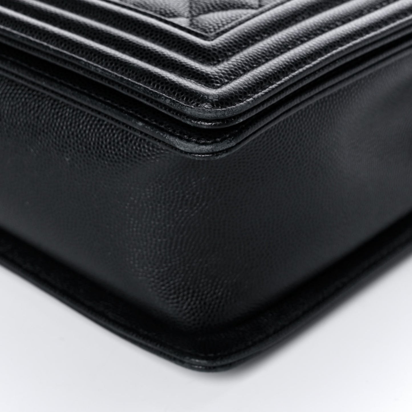 Caviar Quilted Large Boy Flap Black