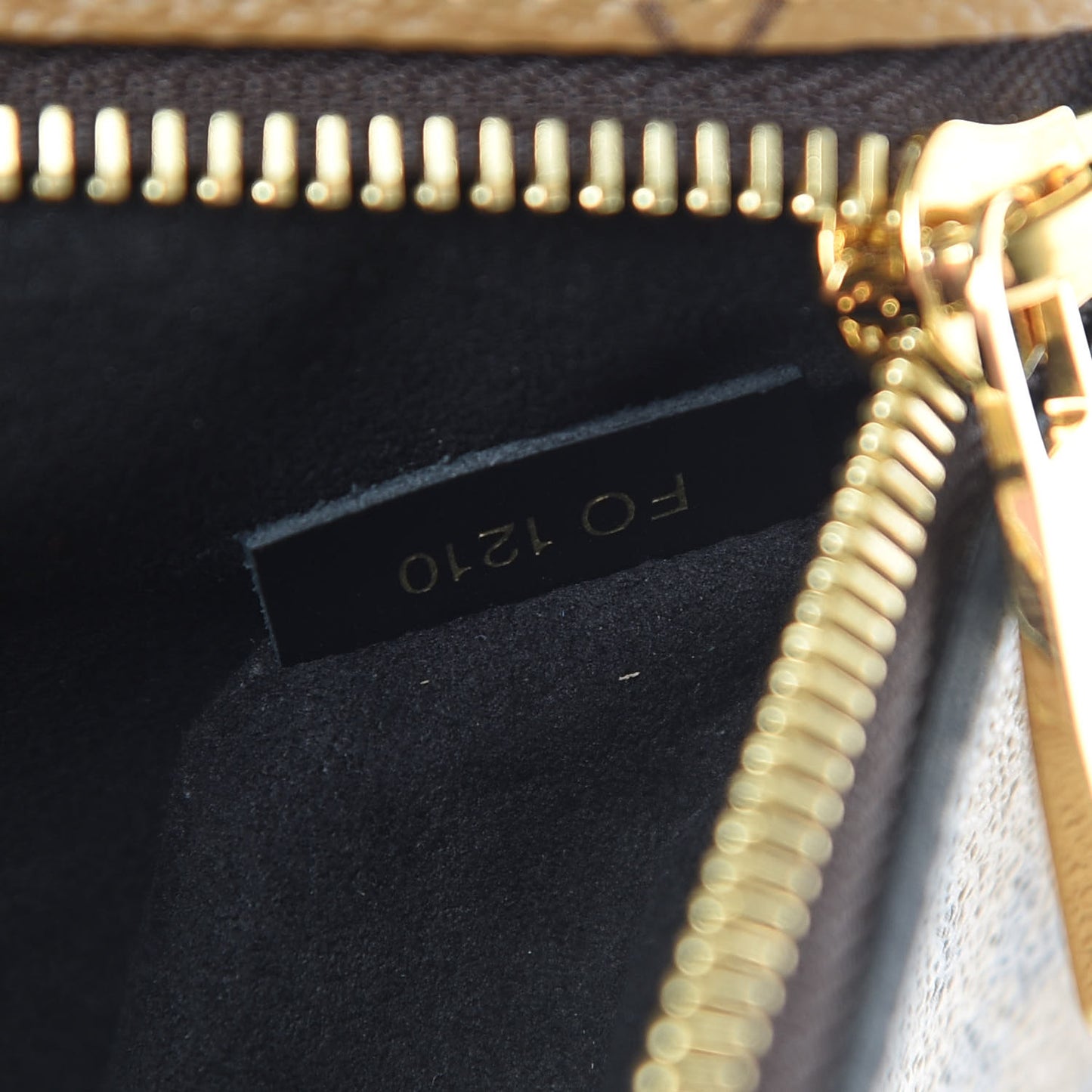 Reverse Monogram Pochette Metis