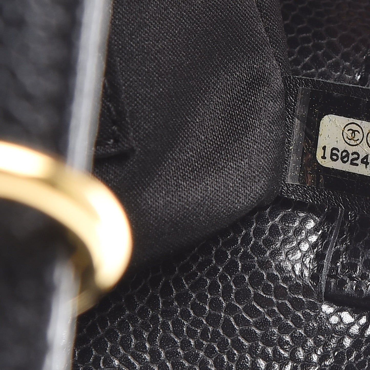 Caviar Quilted Petit Shopping Tote PST Black