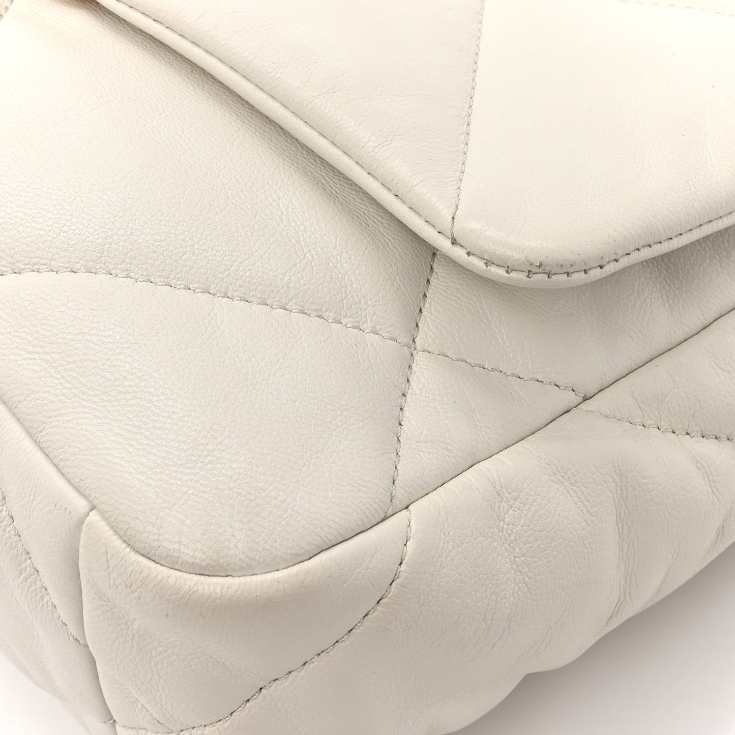Lambskin Quilted Medium Chanel 19 Flap White