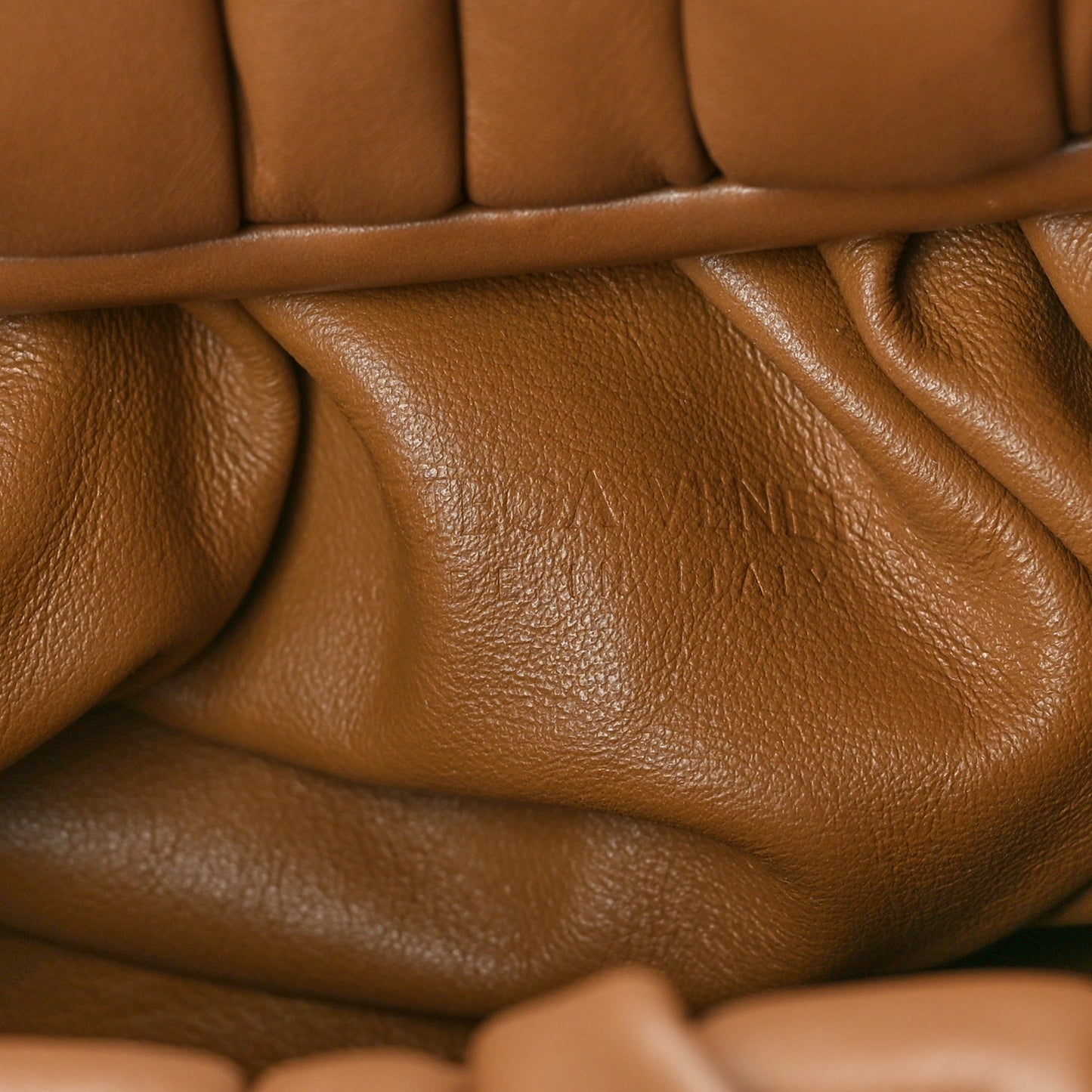 Smooth Butter Calfskin Small The Shoulder Pouch Cammello