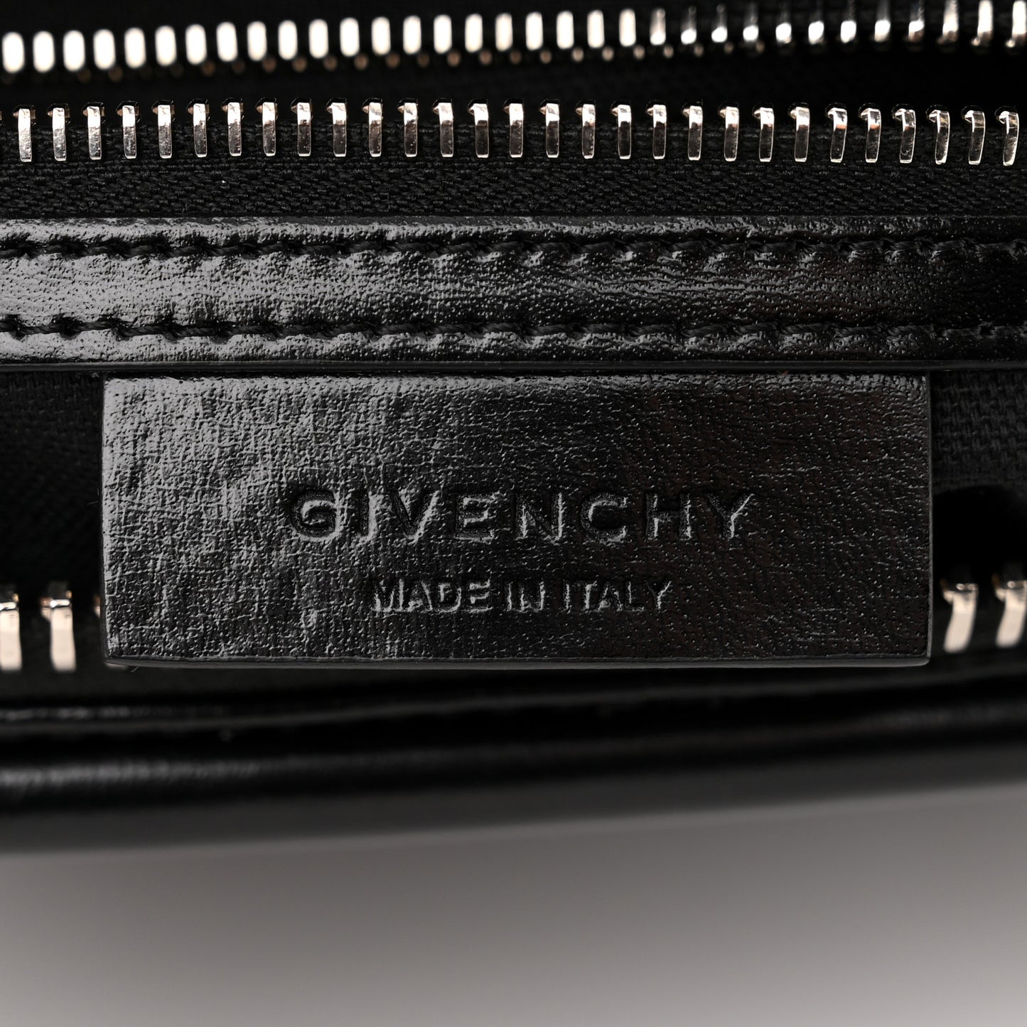 Shiny Lord Calfskin Small Antigona Black
