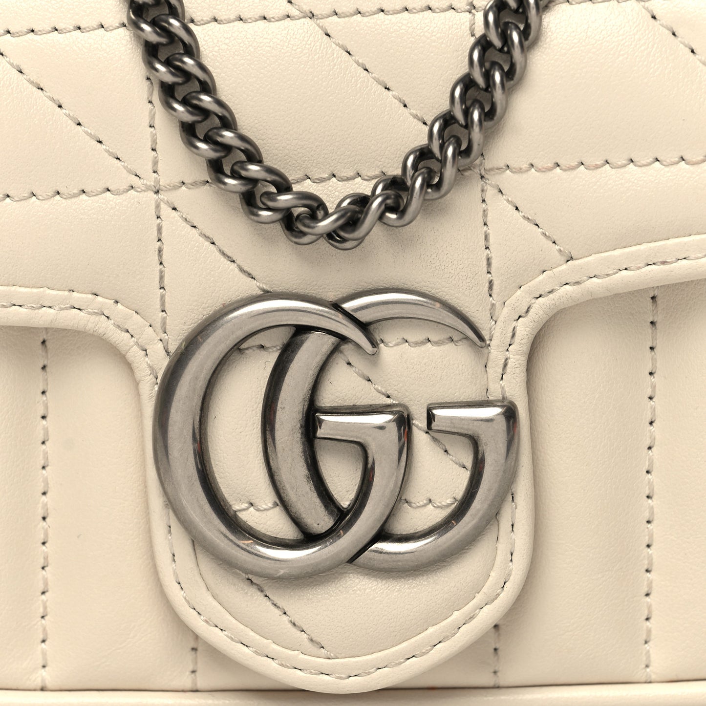 Calfskin Matelasse Aria Super Mini GG Marmont Shoulder Bag Mystic White