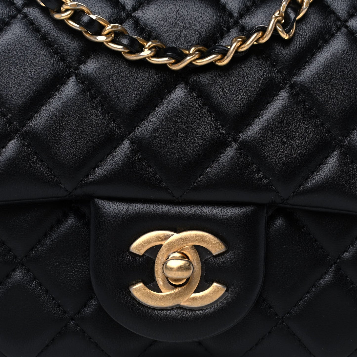 Lambskin Quilted Mini Pearl Crush Flap Black