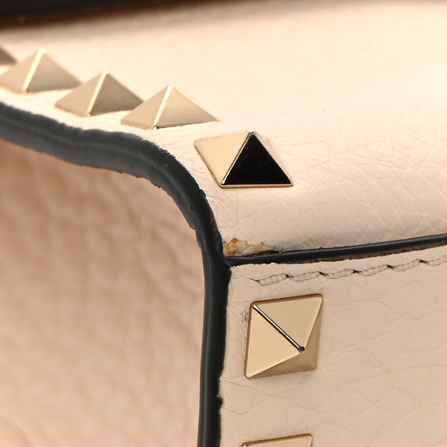 Pebbled Calfskin Medium Rockstud Flip Lock Crossbody Bag  Light Ivory