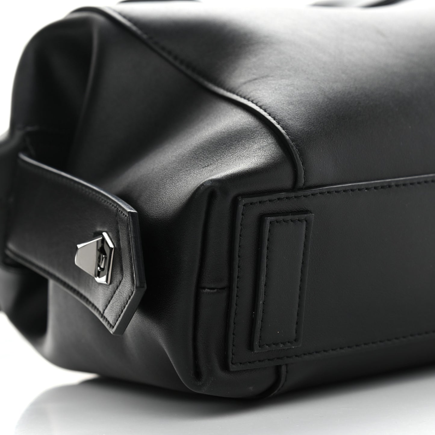 Smooth Calfskin Small Soft Antigona Black