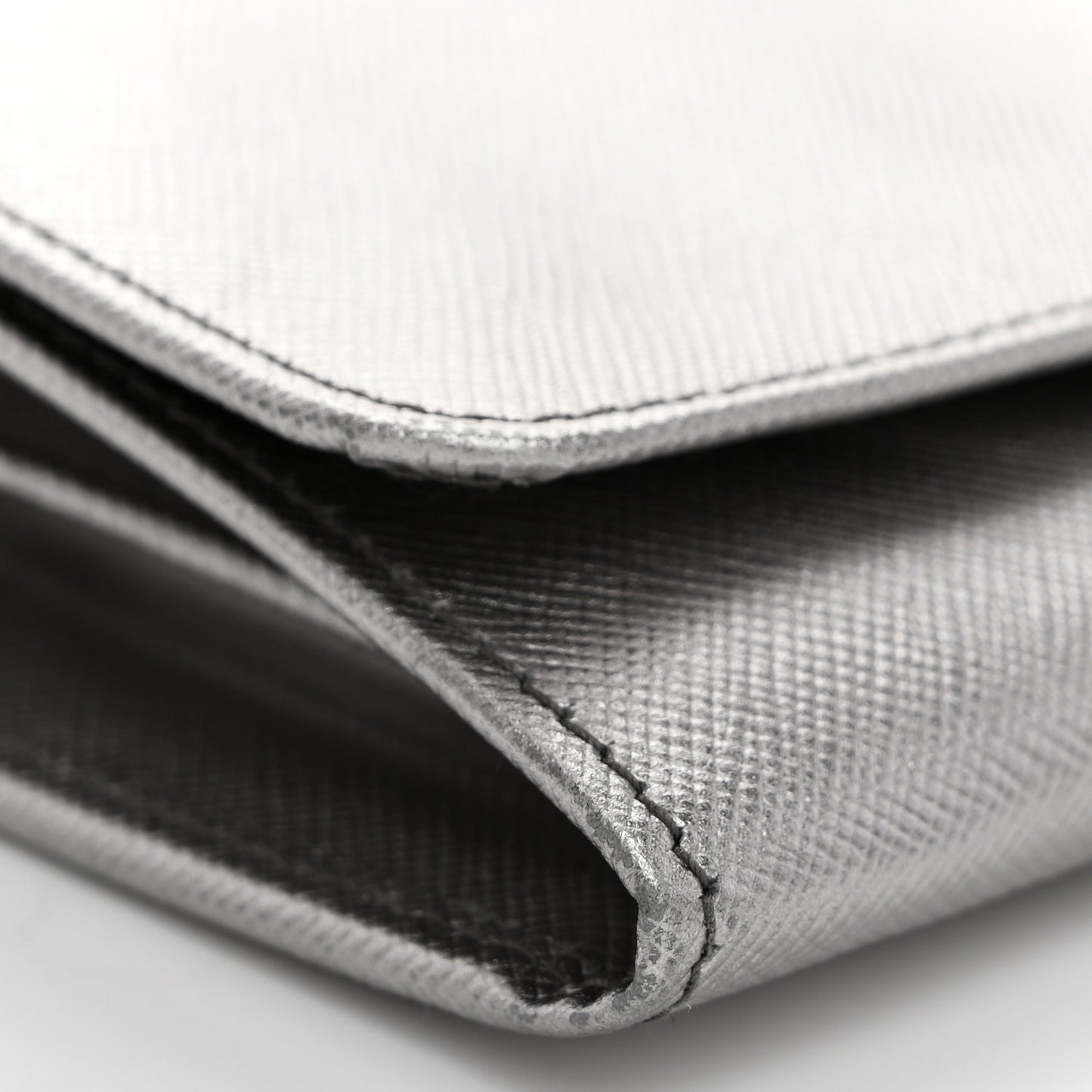 Saffiano Metal Oro Chain Wallet Cromo