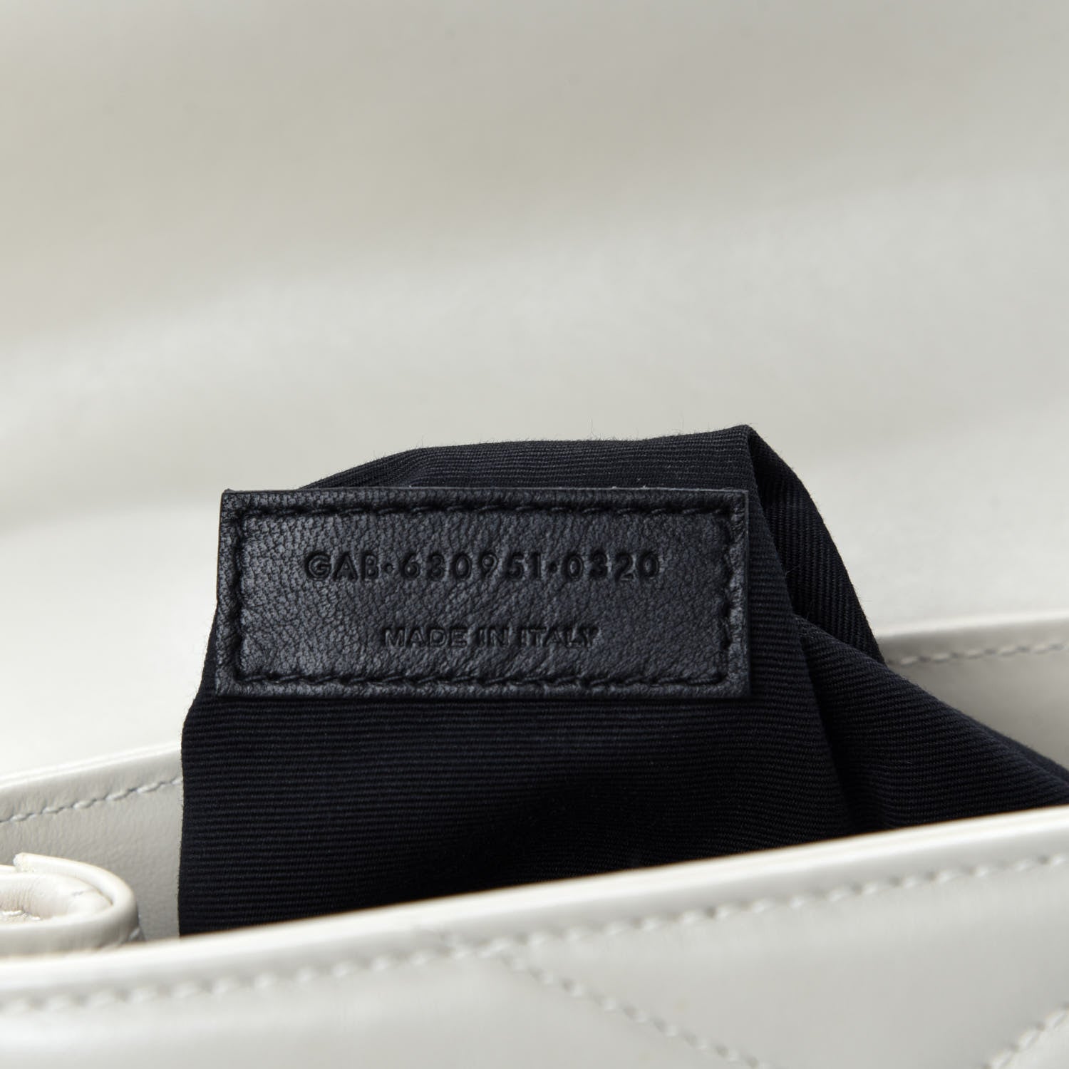 Saint Laurent Calfskin Y Quilted Monogram Toy Loulou Crossbody Bag Blanc Vintage 10 of 11