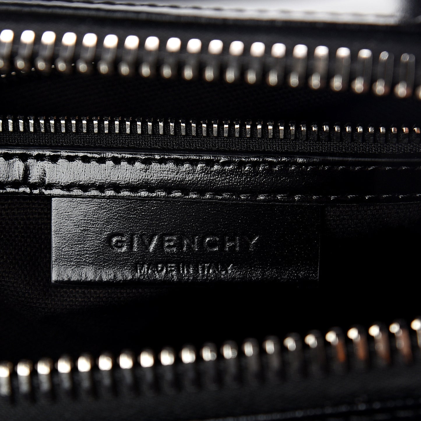 Shiny Lord Calfskin Small Antigona Black