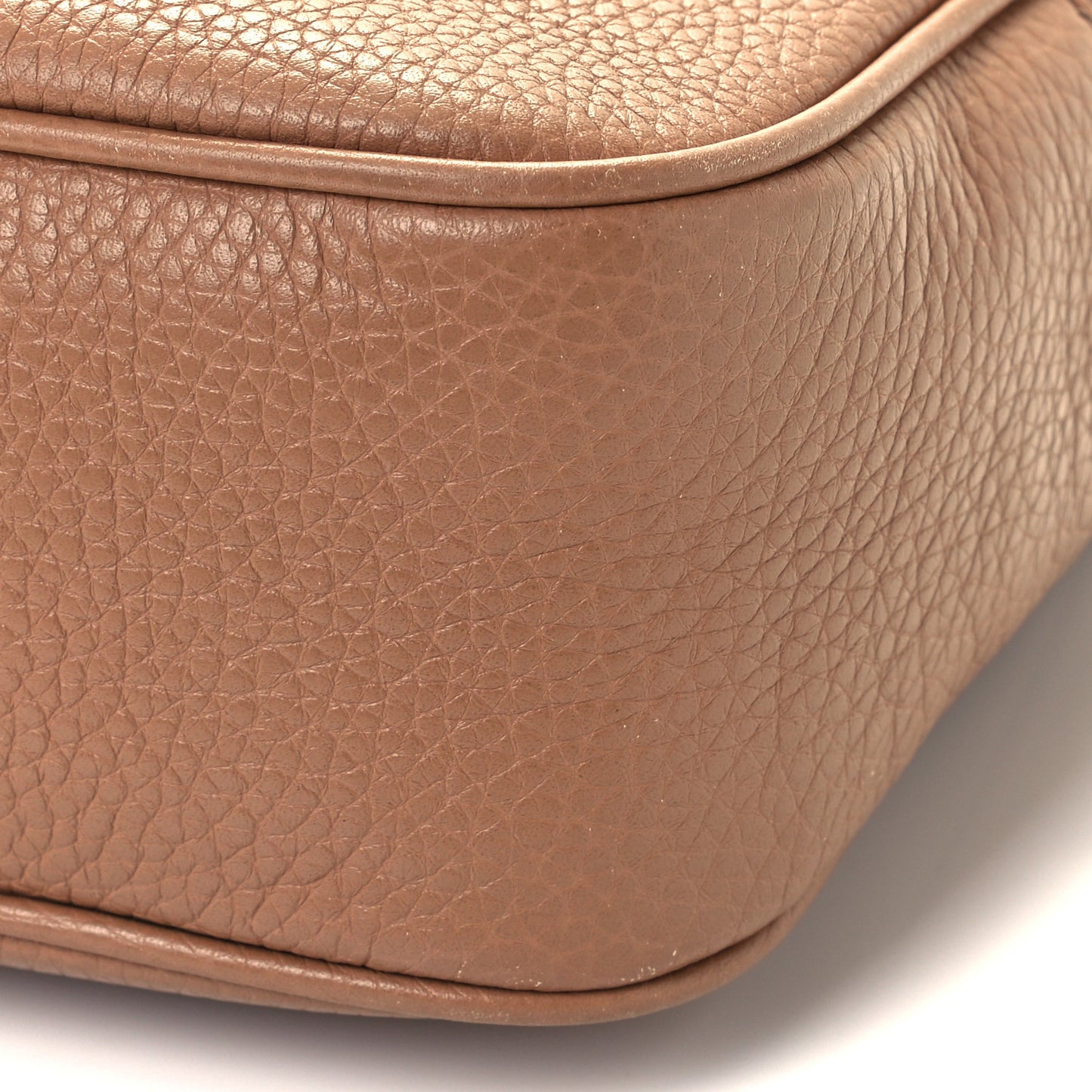 Pebbled Calfskin Small Soho Disco Bag Camelia
