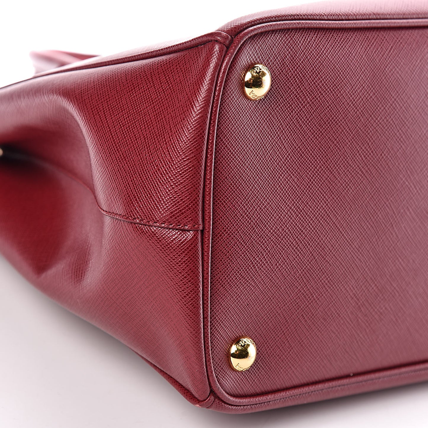 Saffiano Medium Galleria Double Zip Tote Cherry