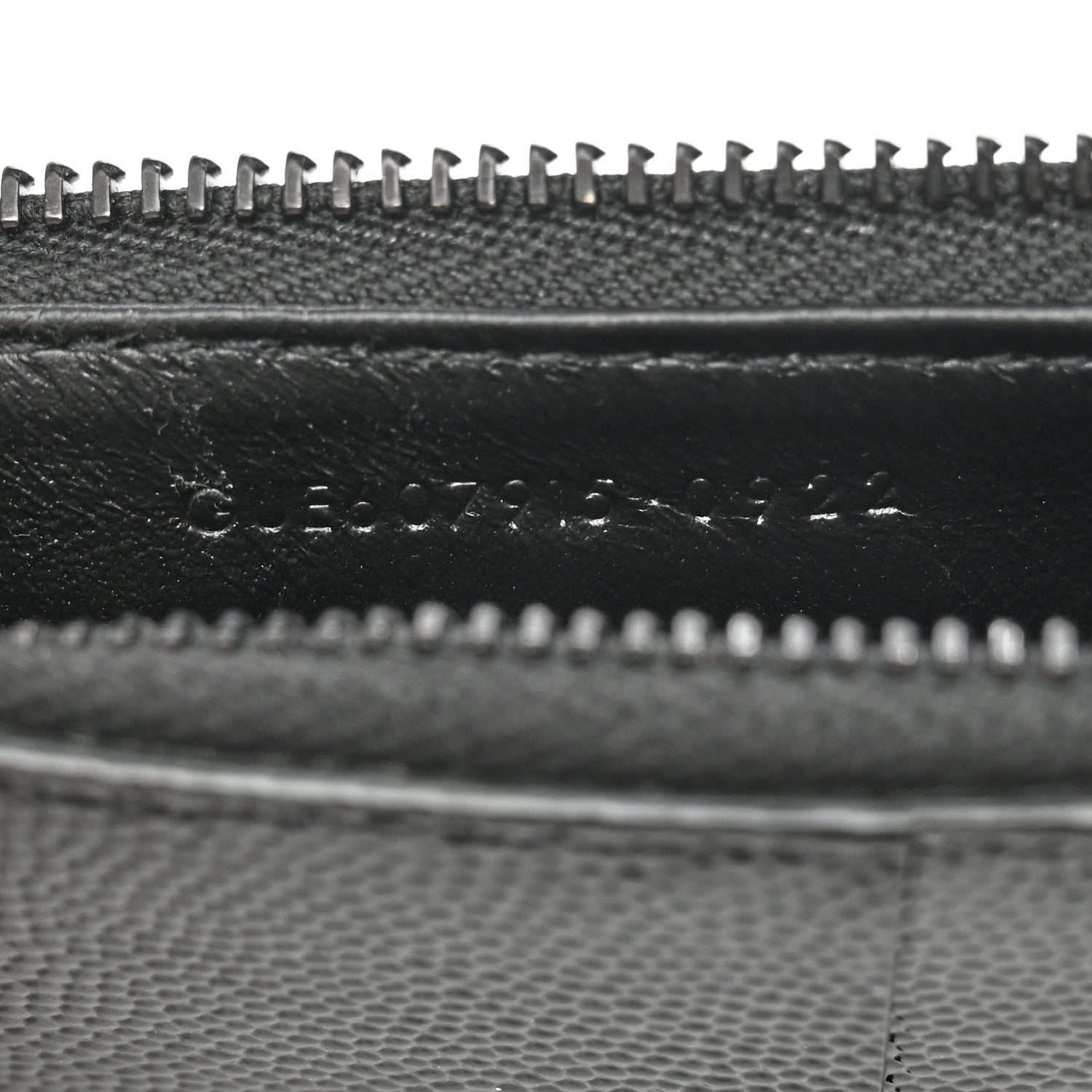 Saint Laurent Grain De Poudre Matelasse Chevron Monogram Fragments Zippered Card Case Black 7 of 8