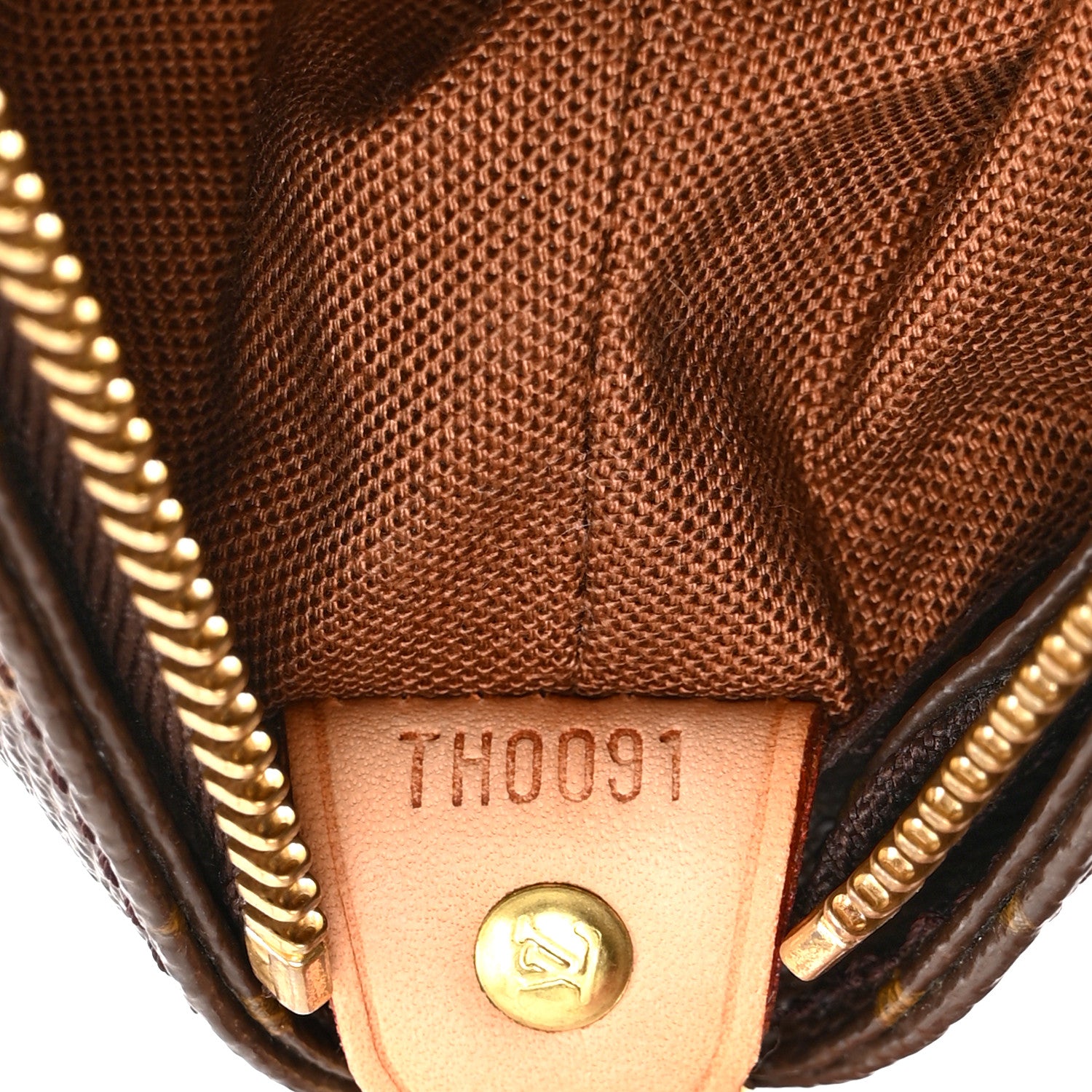 Louis Vuitton Monogram Cabas Mezzo 7 of 10