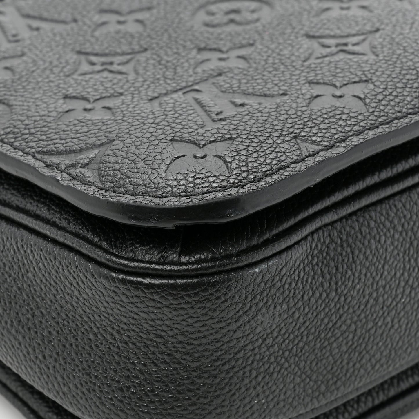 LOUIS VUITTON Empreinte Pochette Metis Black