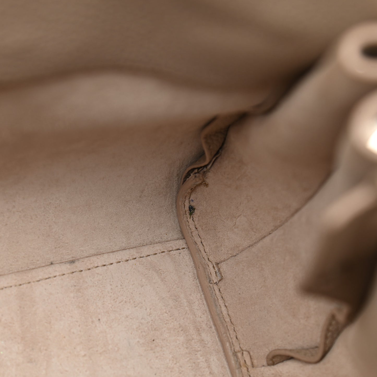 Grained Calfskin Small Supple Sac De Jour Nude