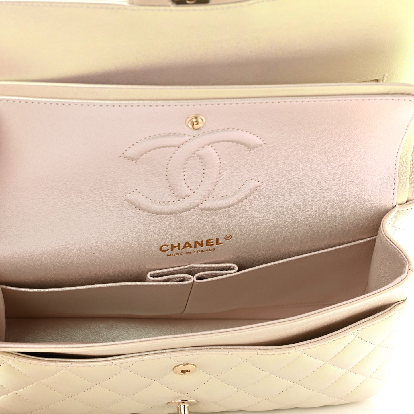 Iridescent Lambskin Quilted Medium Double Flap Ivory
