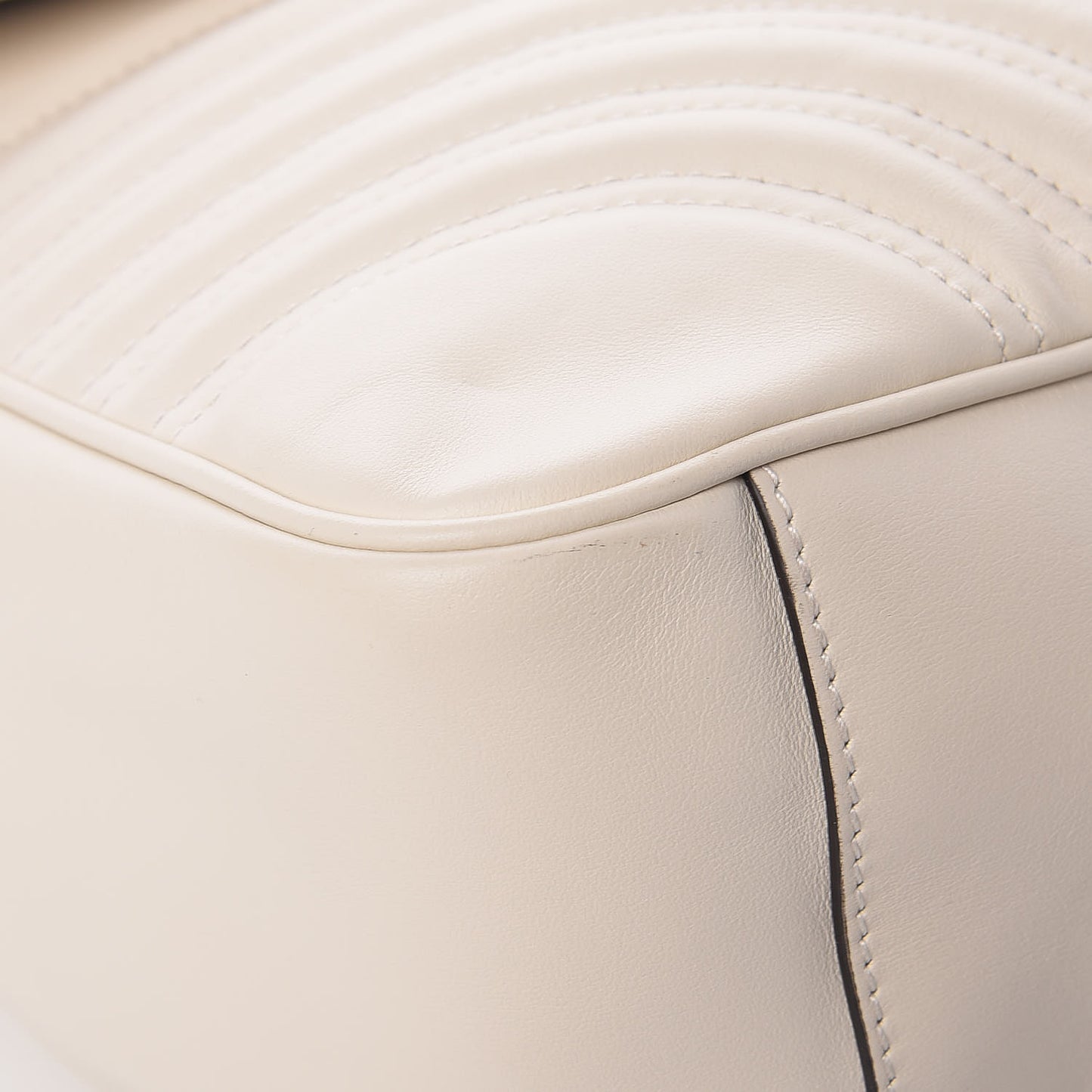 Calfskin Matelasse Large GG Marmont Shoulder Bag Mystic White