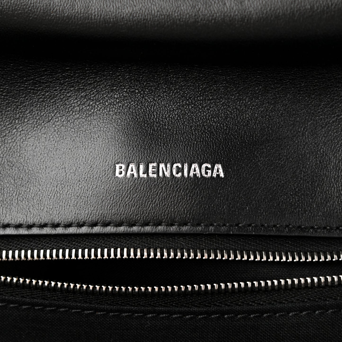 Nappa Calfskin Quilted Touch B Puffy Clutch Black