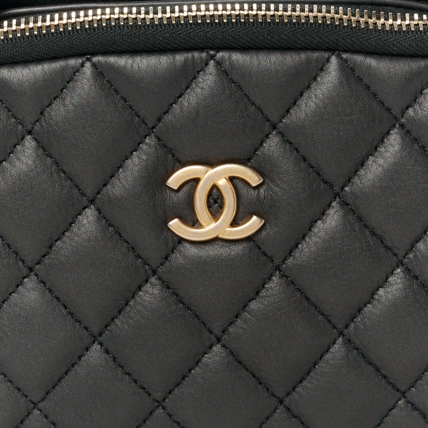 Calfskin Quilted Day Trips Camera Case Black