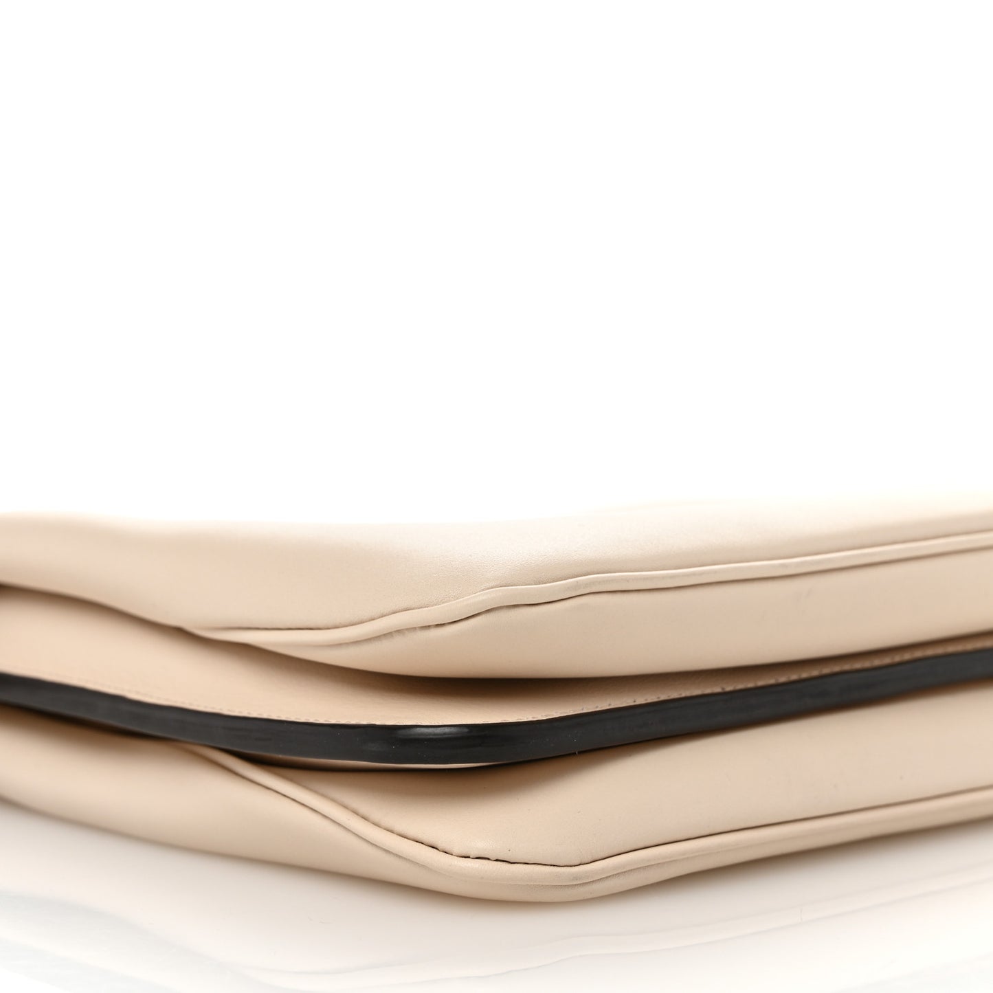 Vitello Medium Soft Peekaboo Camelia