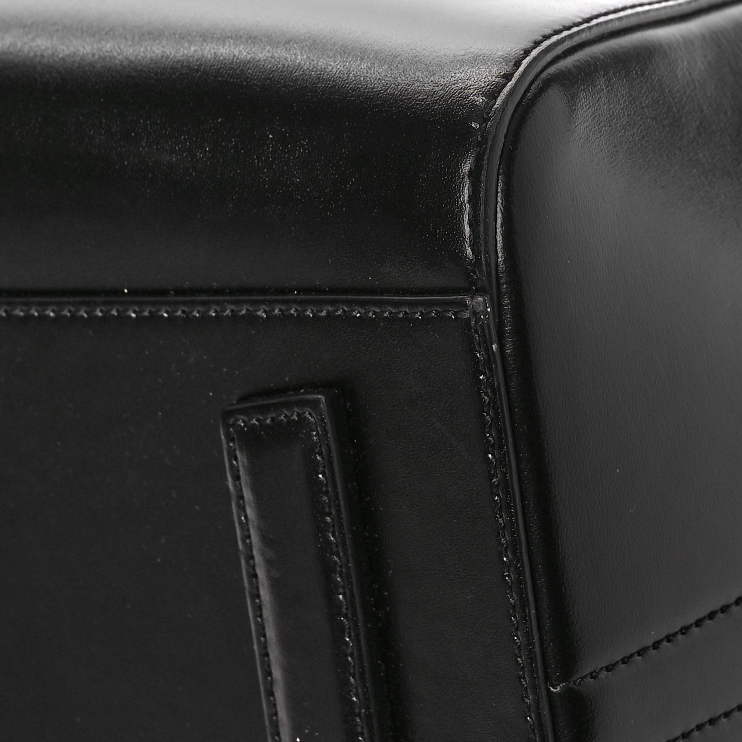 Shiny Lord Calfskin Medium Antigona Black