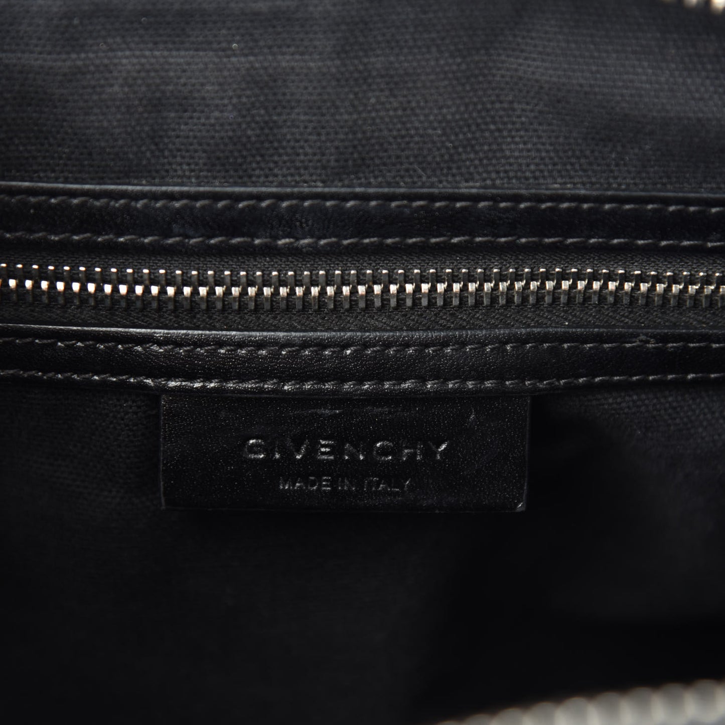 Shiny Lord Calfskin Medium Antigona Black