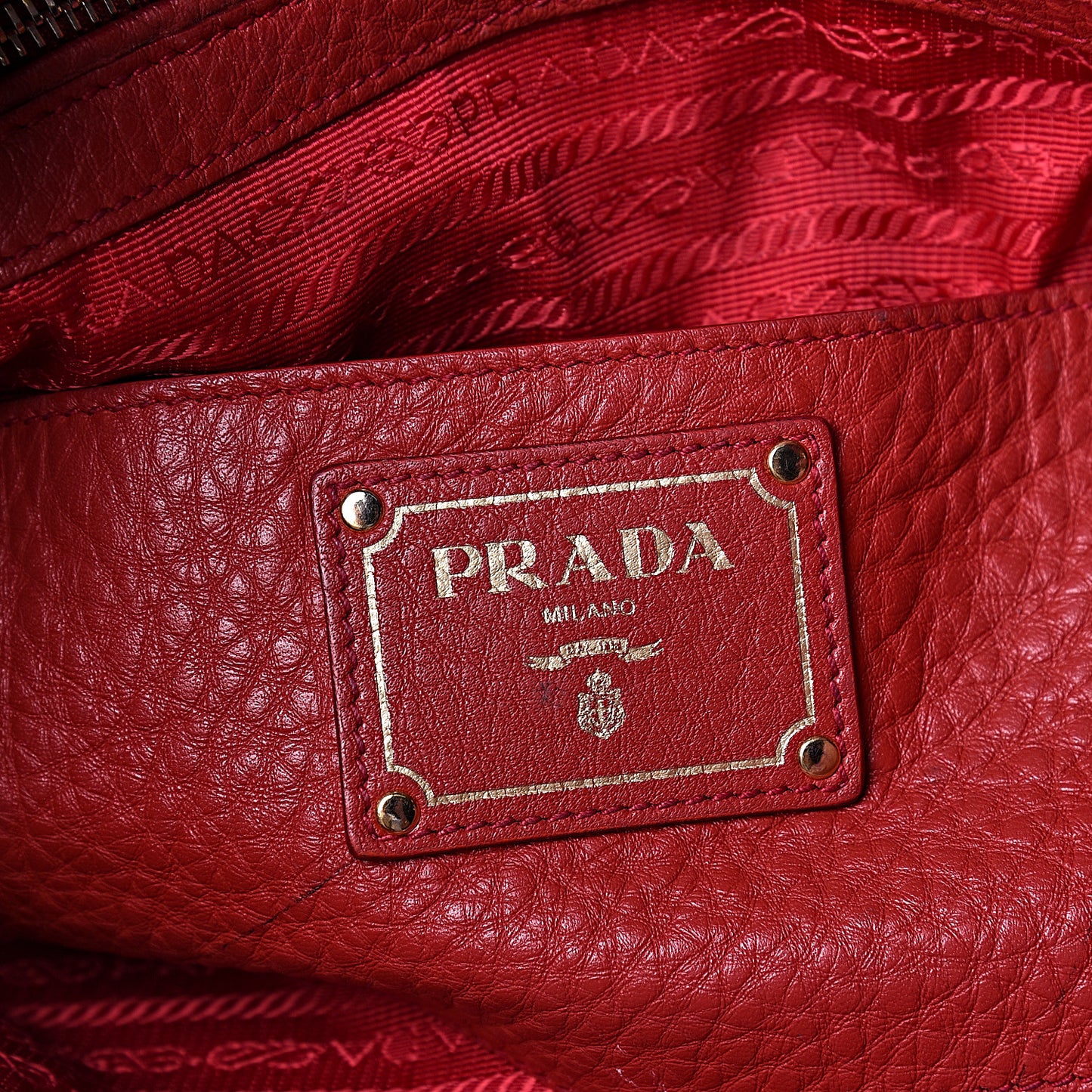 Vitello Daino Hobo Red