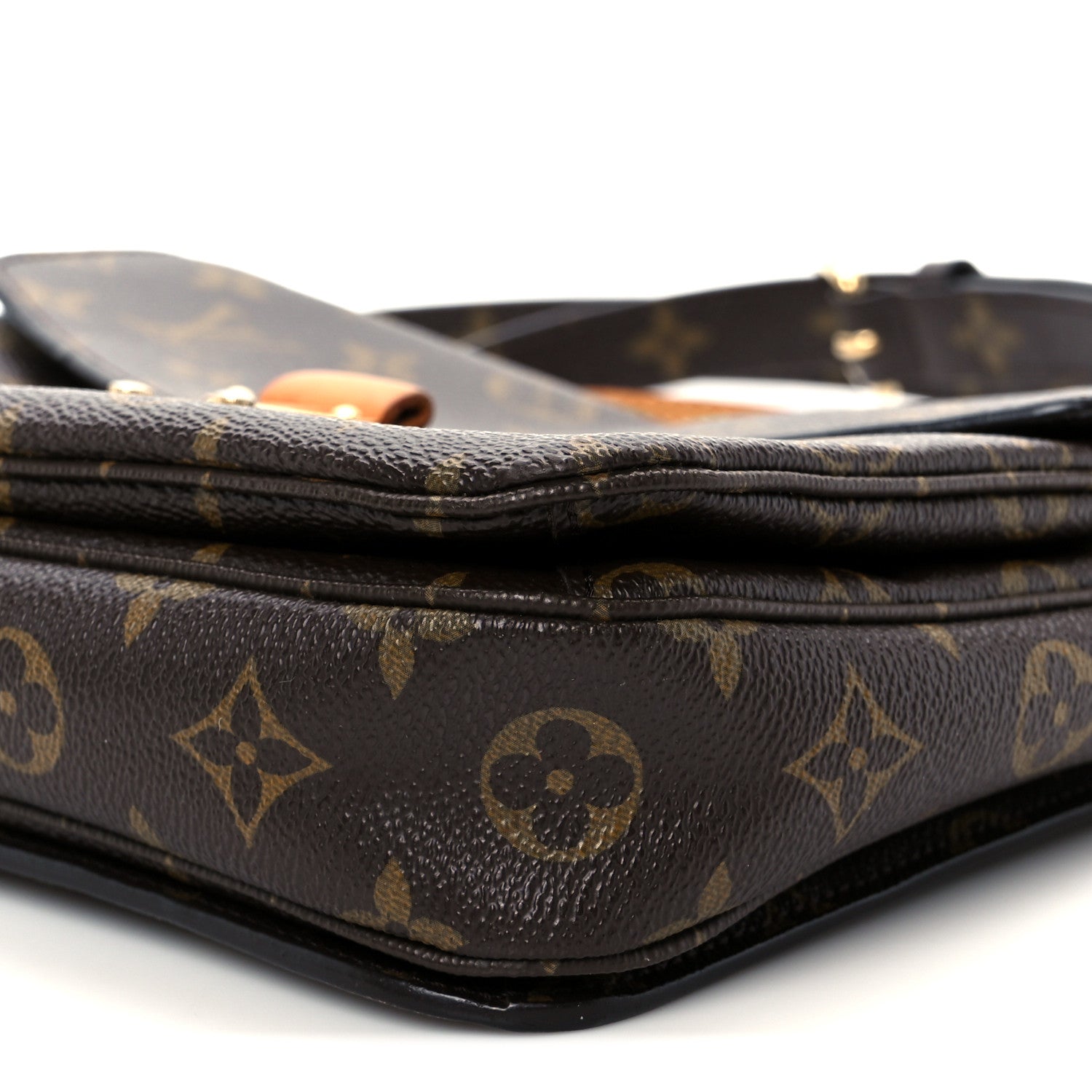 Louis Vuitton Monogram Pochette Metis 22 of 23