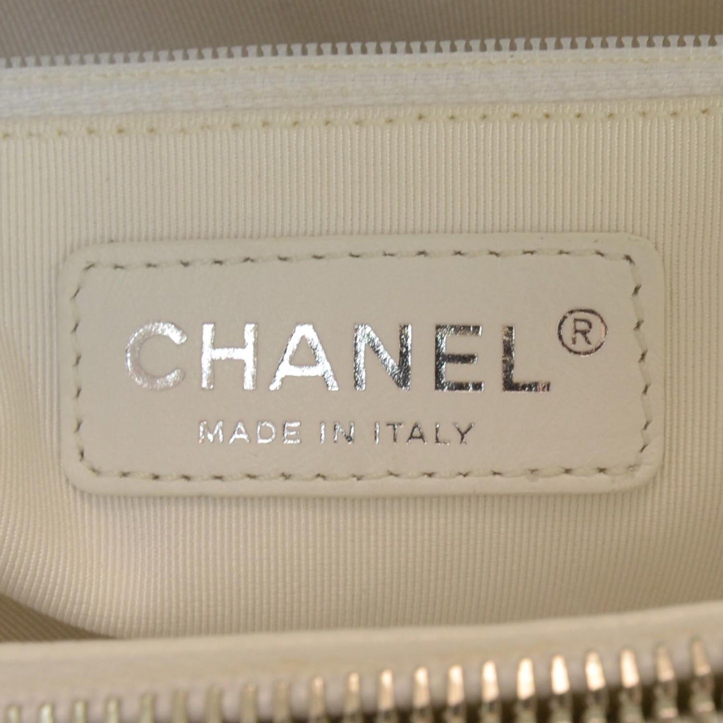 Caviar Grand Shopping Tote GST White