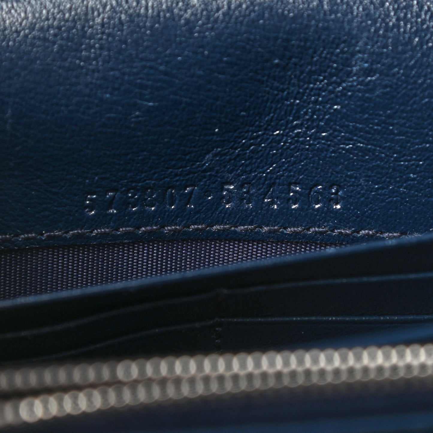 Vintage Effect Calfskin Matelasse Diagonal Torchon GG Marmont Chain Wallet Blue Agata Mystic White