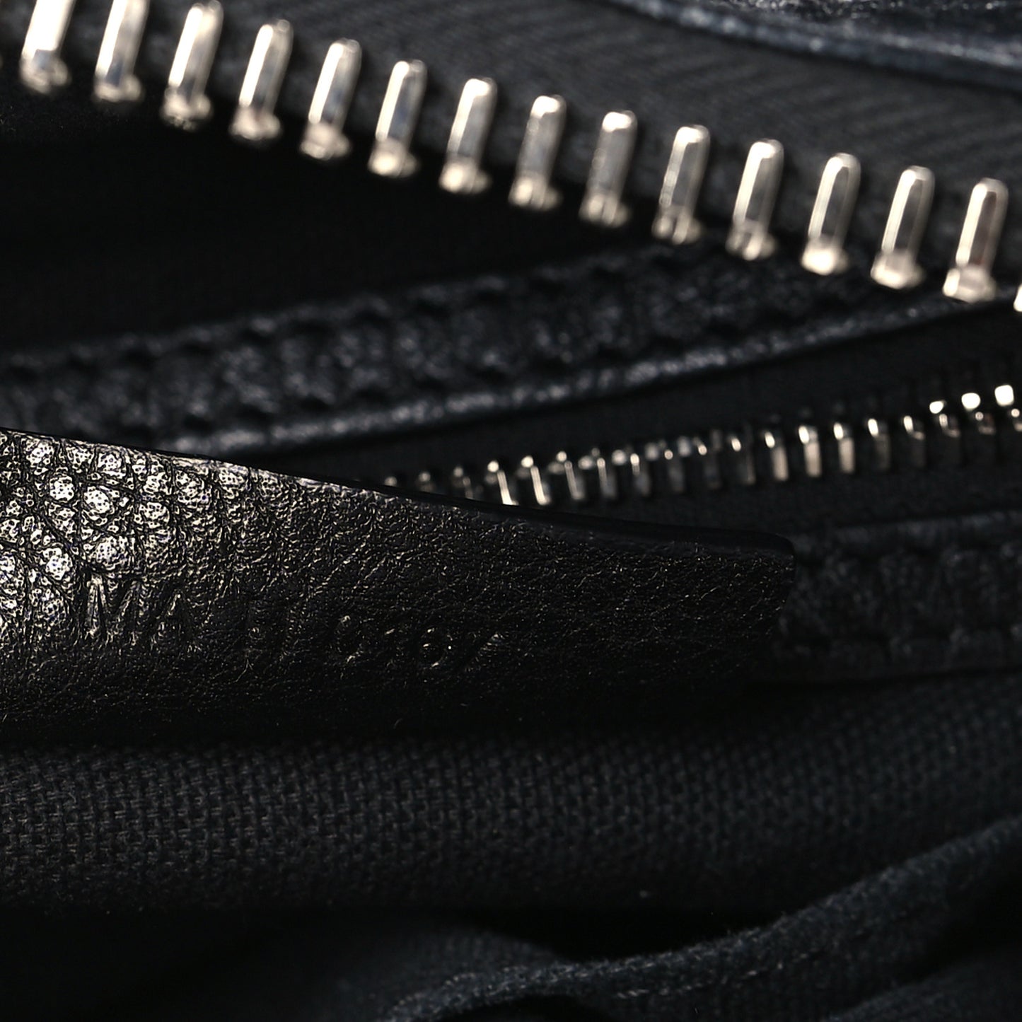 Pebbled Calfskin Small Nightingale Black