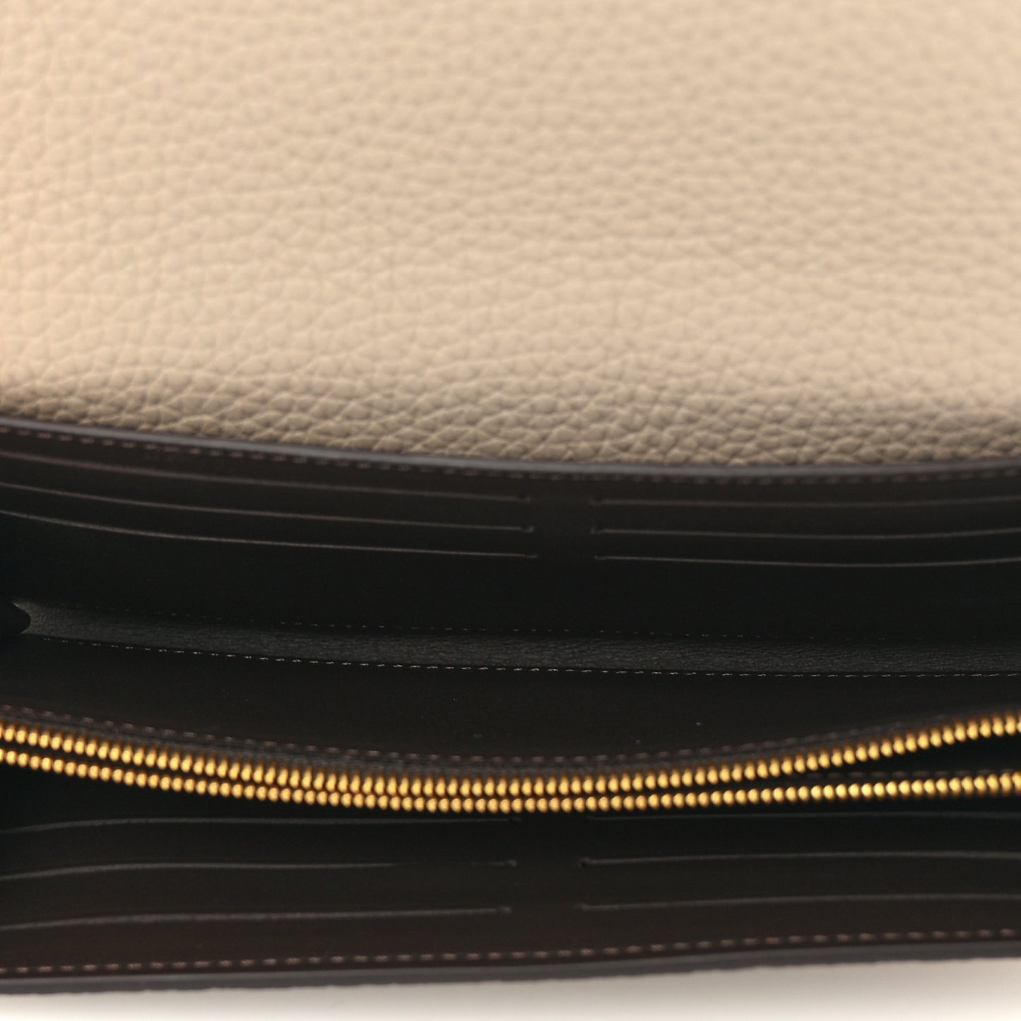 Taurillon Capucines Wallet Galet