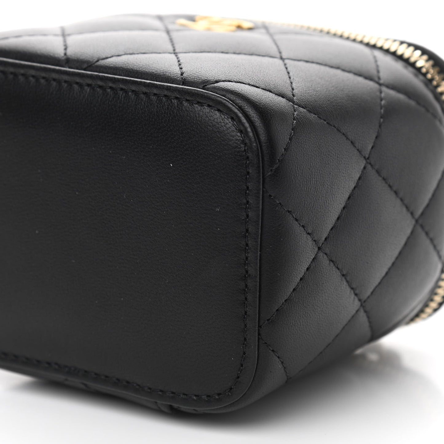 Lambskin Quilted Mini Pearl Crush Vanity Case With Chain Black