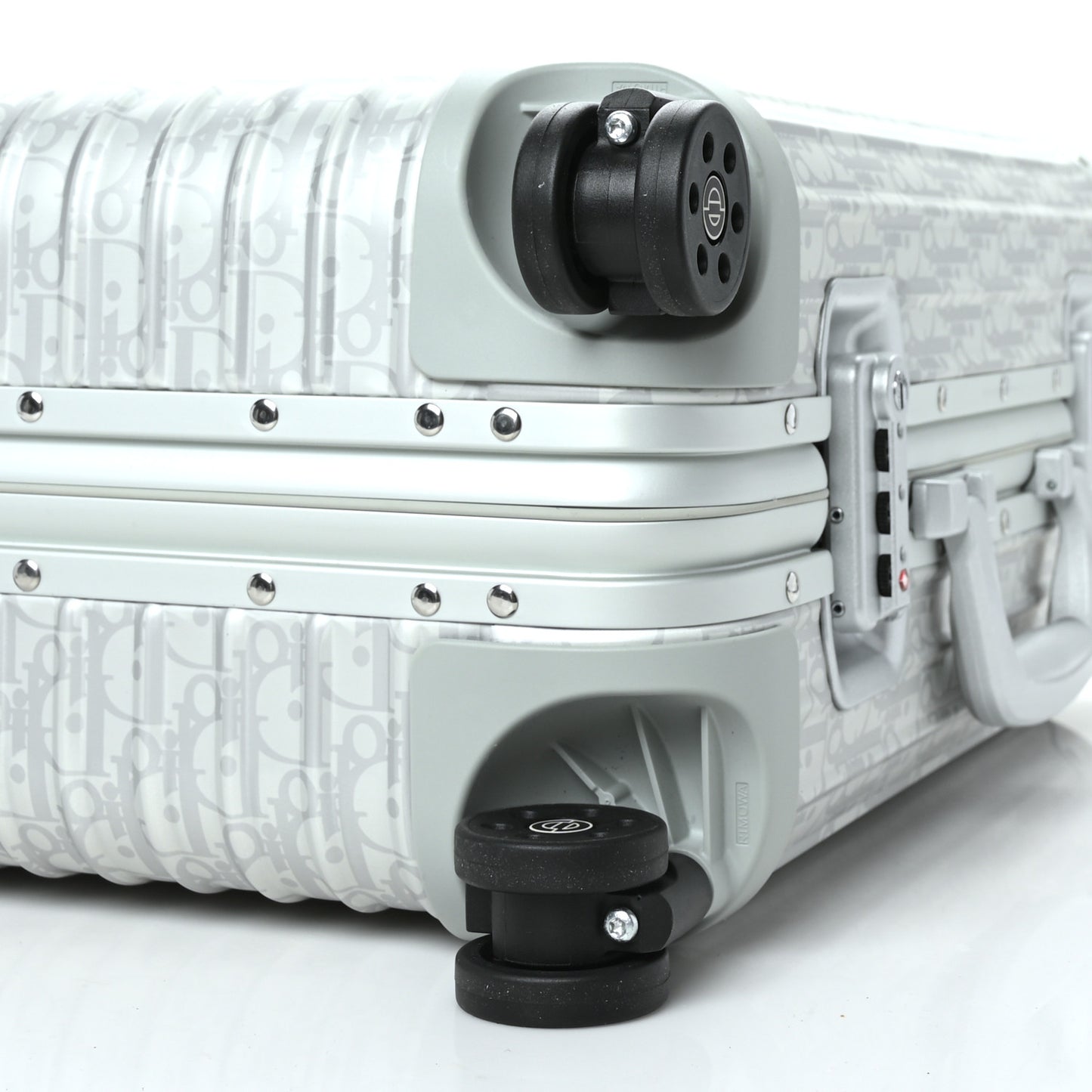 X RIMOWA Aluminum Gradient Cabin Luggage Silver