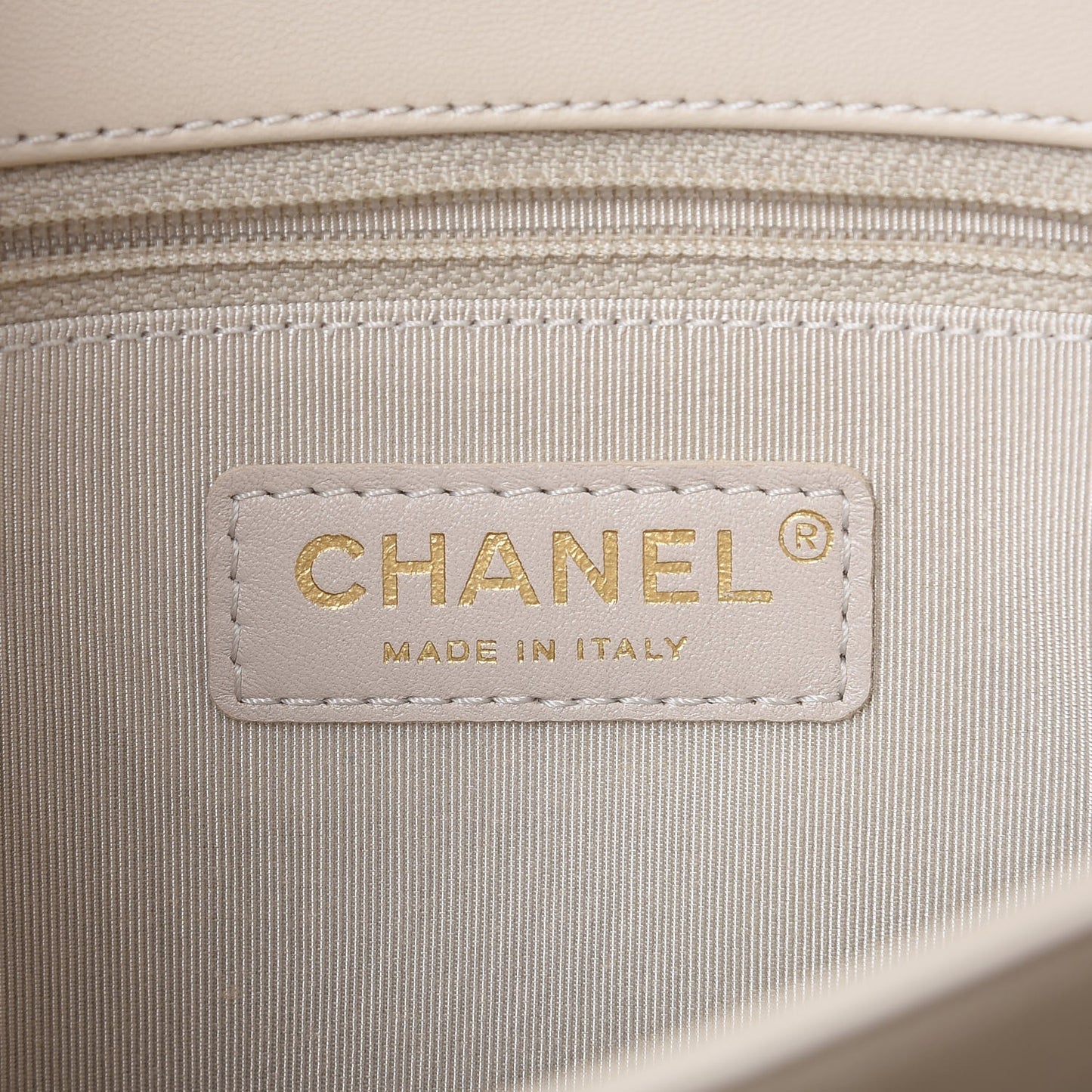 Lambskin Quilted Medium Citizen Chic Flap Ivory