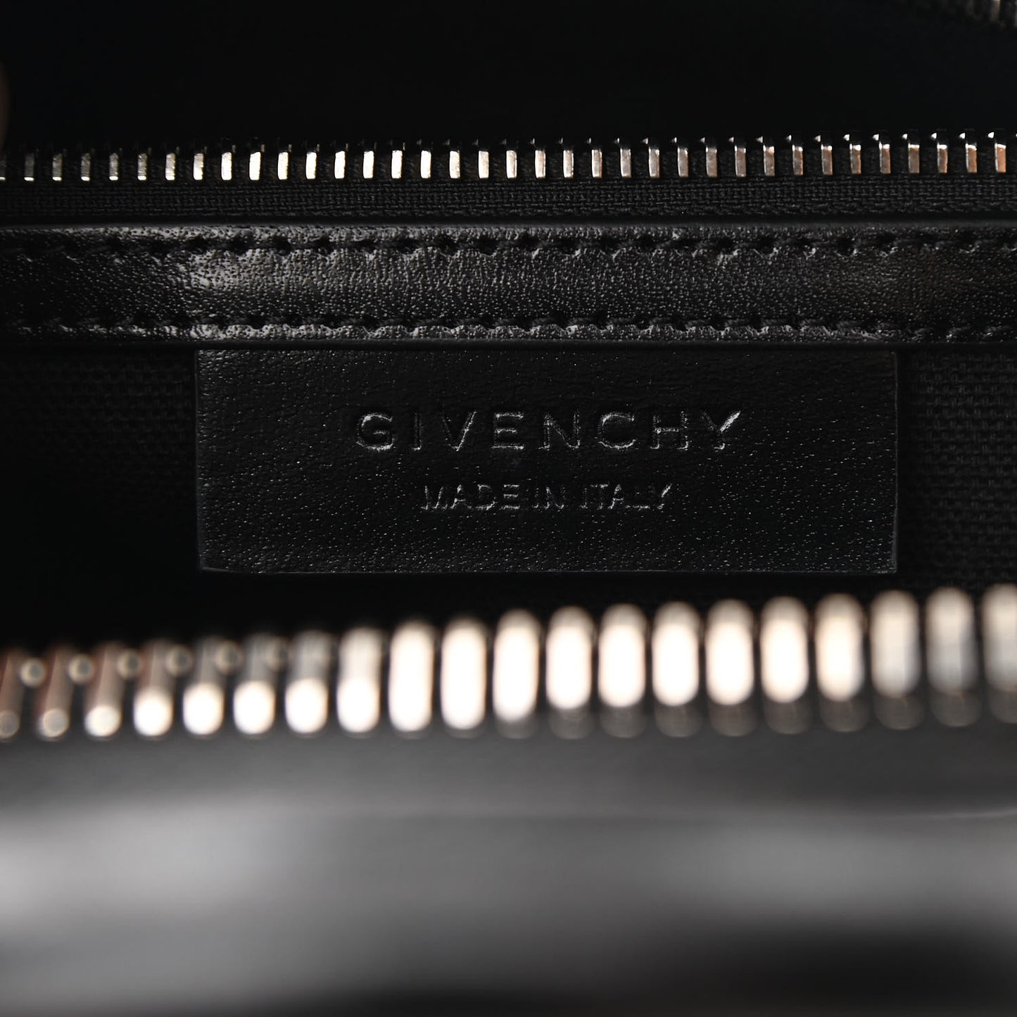 Shiny Lord Calfskin Small Antigona Black